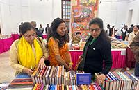 अभिलेखागार के महानिदेशक श्री अरुण सिंघल ने 5 दिसंबर 2023 को प्रदर्शनी हॉल, एनएआई, नई दिल्ली में एनएआई प्रकाशनों के प्रदर्शनी-सह-बिक्री काउंटर के साथ एक दिवसीय पुस्तक मेले का उद्घाटन किया।