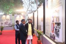 23 जनवरी 2024 को, माननीय प्रधान मंत्री श्री नरेंद्र मोदी ने प्रतिष्ठित लाल किले में संस्कृति मंत्रालय द्वारा आयोजित पराक्रम दिवस समारोह में भाग लिया। समारोह के दौरान, उन्होंने प्रदर्शनी का भी दौरा किया, जिसमें दुर्लभ तस्वीरों और दस्तावेजों को प्रदर्शित करने वाले अभिलेखागार शामिल हैं जो नेता जी की प्रेरक यात्रा को दर्शाते हैं।