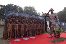 23 जनवरी 2024 को, माननीय प्रधान मंत्री श्री नरेंद्र मोदी ने प्रतिष्ठित लाल किले में संस्कृति मंत्रालय द्वारा आयोजित पराक्रम दिवस समारोह में भाग लिया। समारोह के दौरान, उन्होंने प्रदर्शनी का भी दौरा किया, जिसमें दुर्लभ तस्वीरों और दस्तावेजों को प्रदर्शित करने वाले अभिलेखागार शामिल हैं जो नेता जी की प्रेरक यात्रा को दर्शाते हैं।